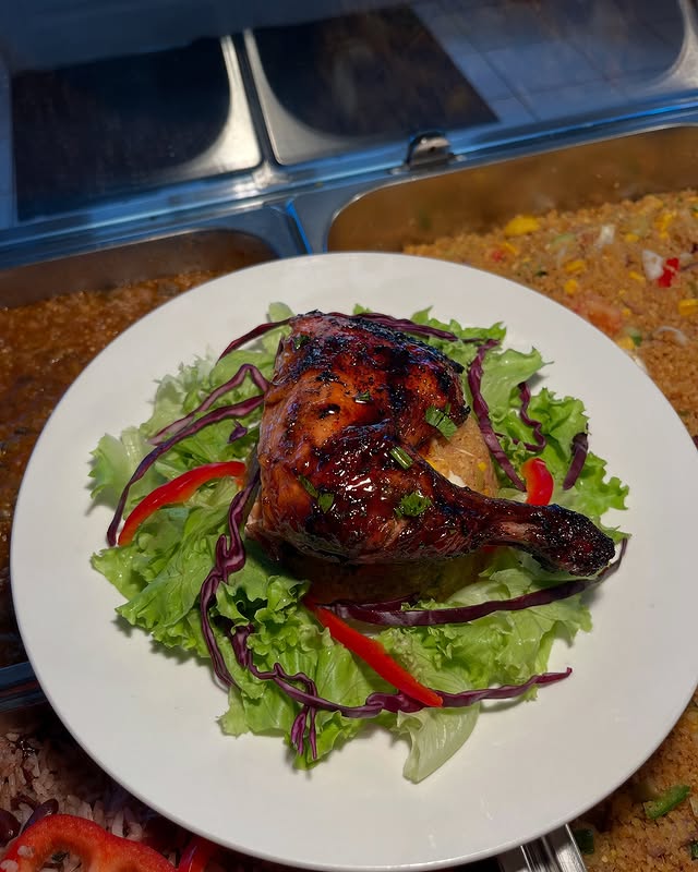 Poulet boucané et accompagnements